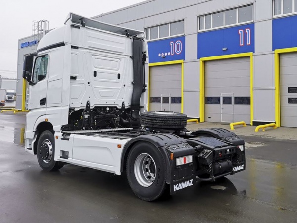 Тягач КАМАЗ 54901